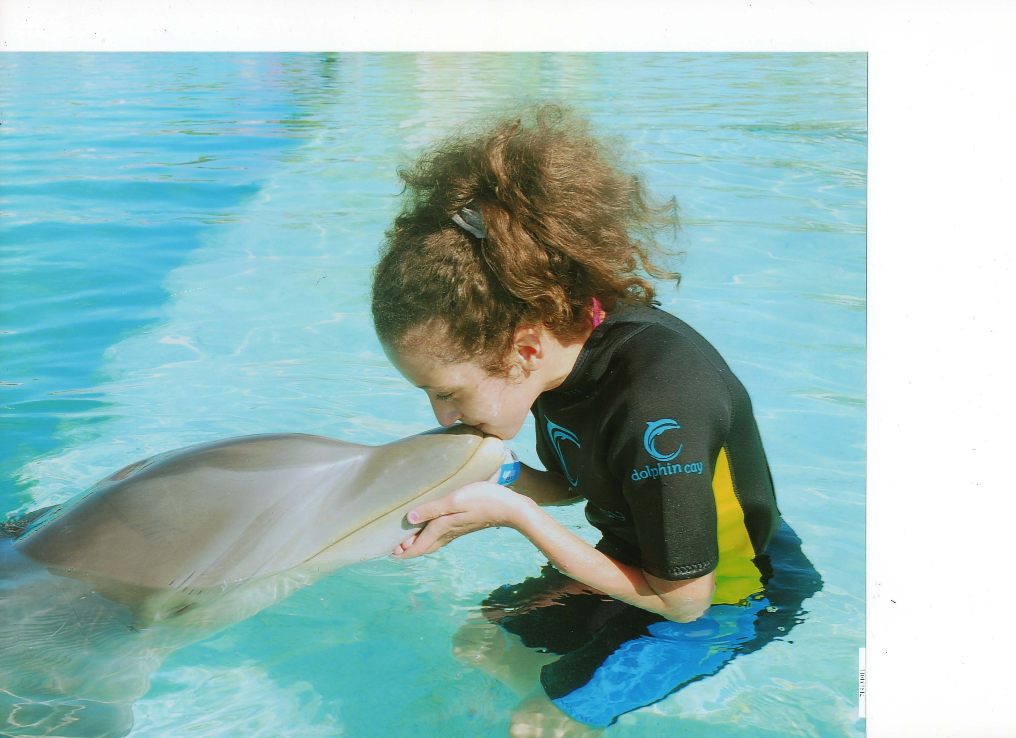Maria Teimurazova Kiss Dolphin Bahamas Atlantis Hotel